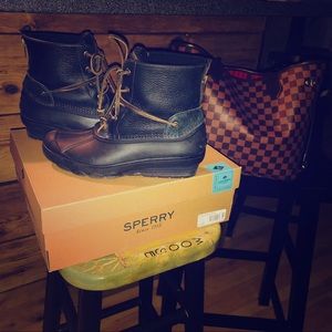 Sperry Boot Size 7.5, Salt Water Wedge, Black